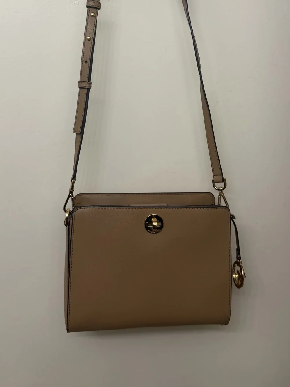 Michael Kors Rivington Fawn Medium Messenger
